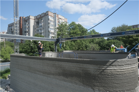 A COBOD 3D printer prints the walls of the single-storey school in Lviv