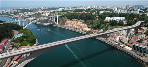 Illustration of the proposed bridge over the Douro River in Porto