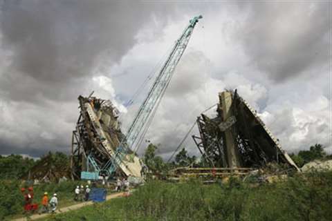 The Can Tho Bridge in Vietnam following its collapse in September 2007. A Kobelco crawler crane is s