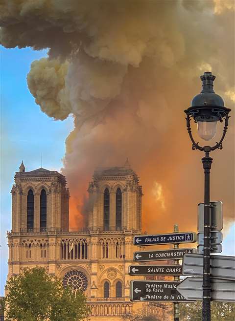 Notre_Dame_on_fire_15042019-1_(cropped)