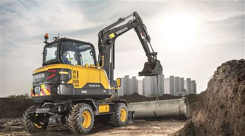 volvo-benefits-compact-excavator-ew60e-t4f-boosted-performance-2324x1200