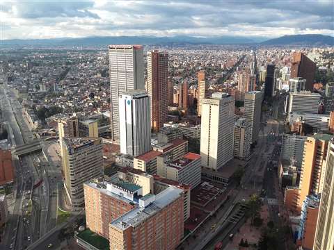 1200px-Centro_fin_Btá_2