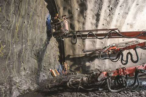 Laden und sprengen im zufahrtstunnel wolf 05