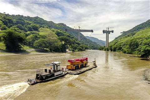 liebherr-ltm1220-5-1-movitram-barge-2-300dpi