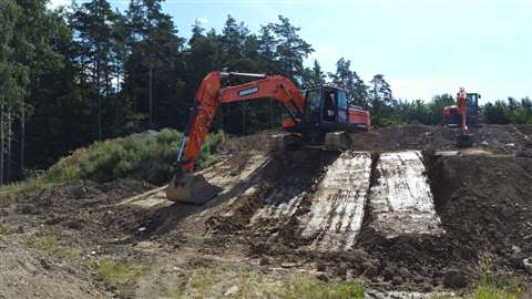 Trimble-Ready Doosan  Excavator_red