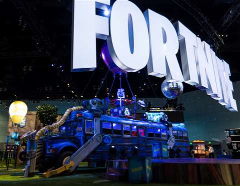 Fortnite_at_E3_2018_side_1