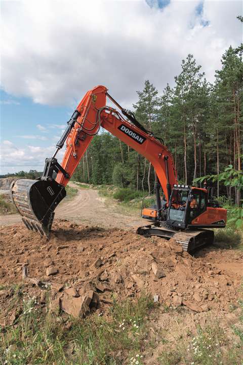 DX300LC-7_working_pic2_red